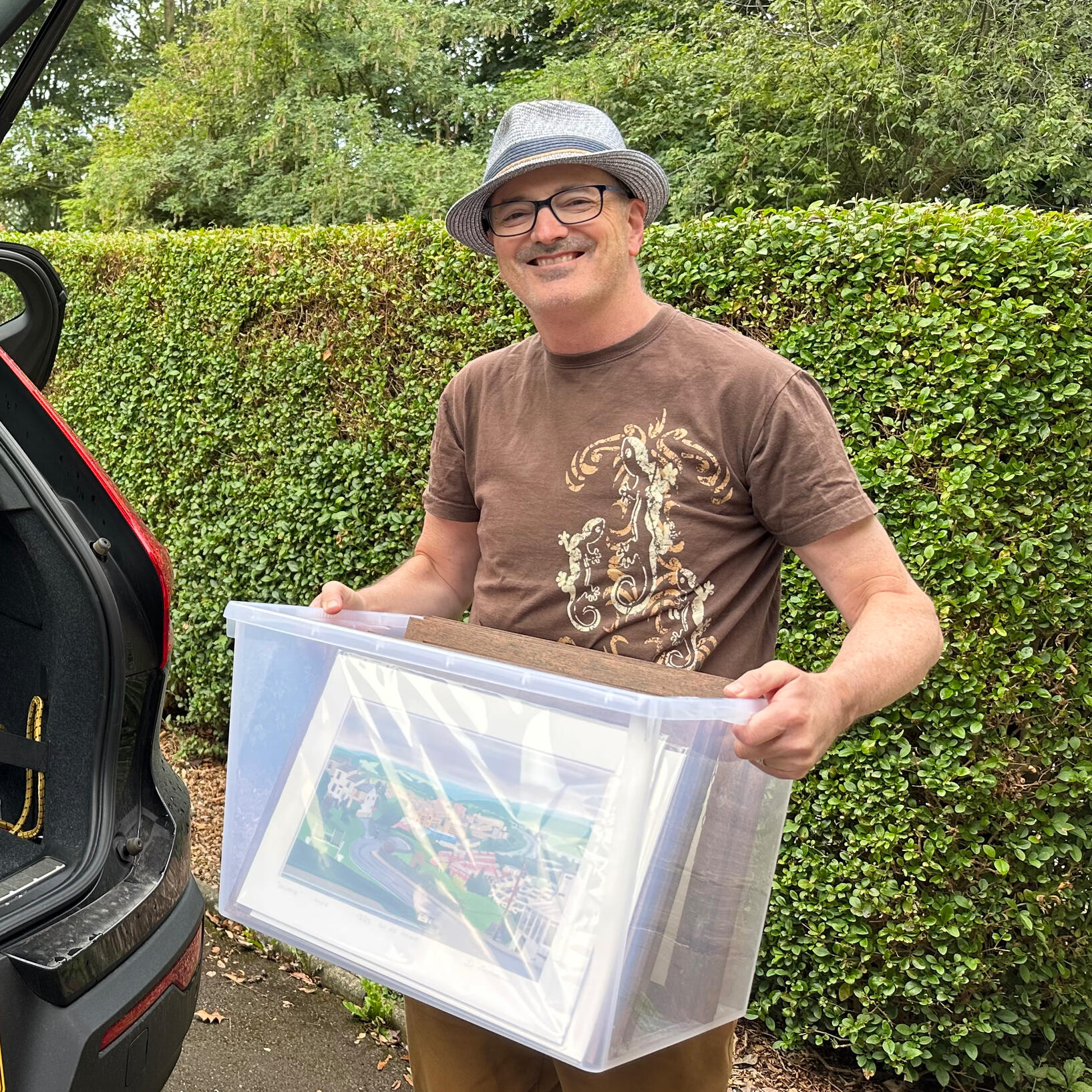 SCENES OF YORKSHIRE Artist Daragh Corcoran with digital painting of Hull
